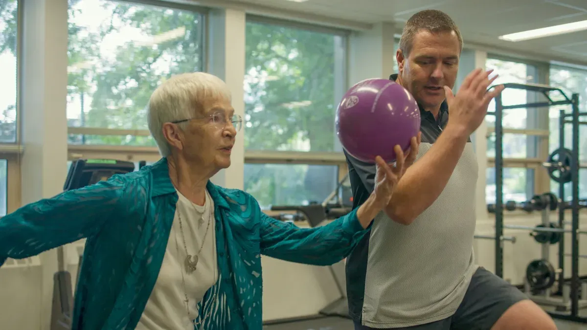 Elderly individuals participating in a combined exercise and cognitive training program