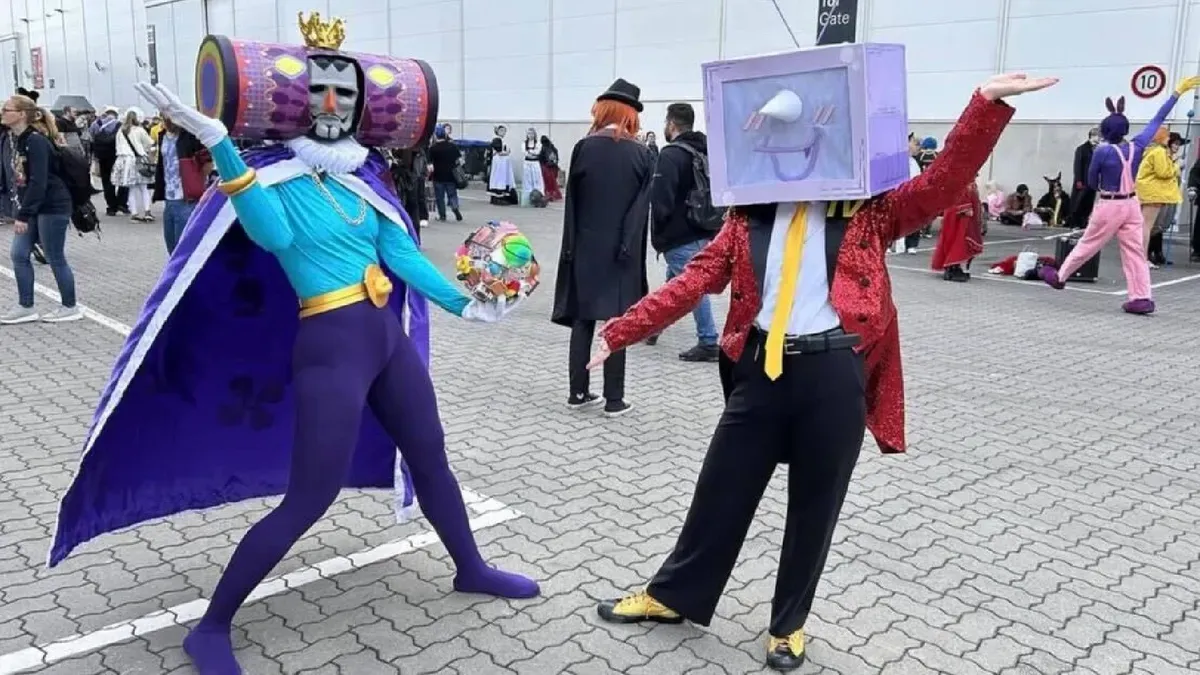 Cybertsu's King of All Cosmos cosplay with rhinestone headpiece and custom Katamari ball