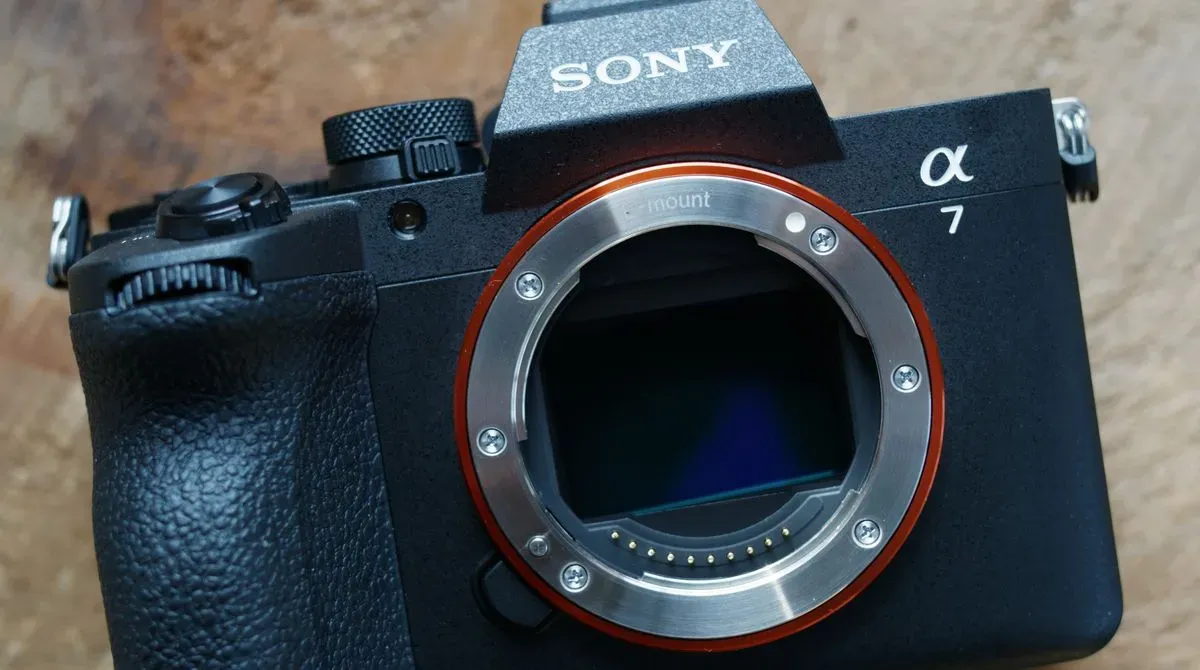 Sony A7V hybrid camera with 33MP sensor and AI features