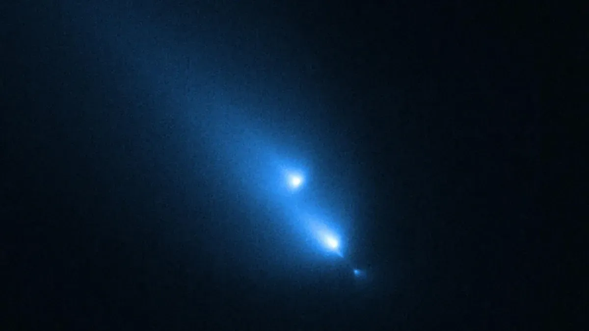 Hubble image of comet C/2025 K1 splitting into four bright fragments with individual comas against starry background